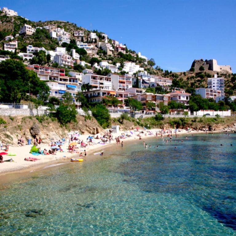 Apartment in Roses by the Beach - Three-Bedroom Apartment - 35