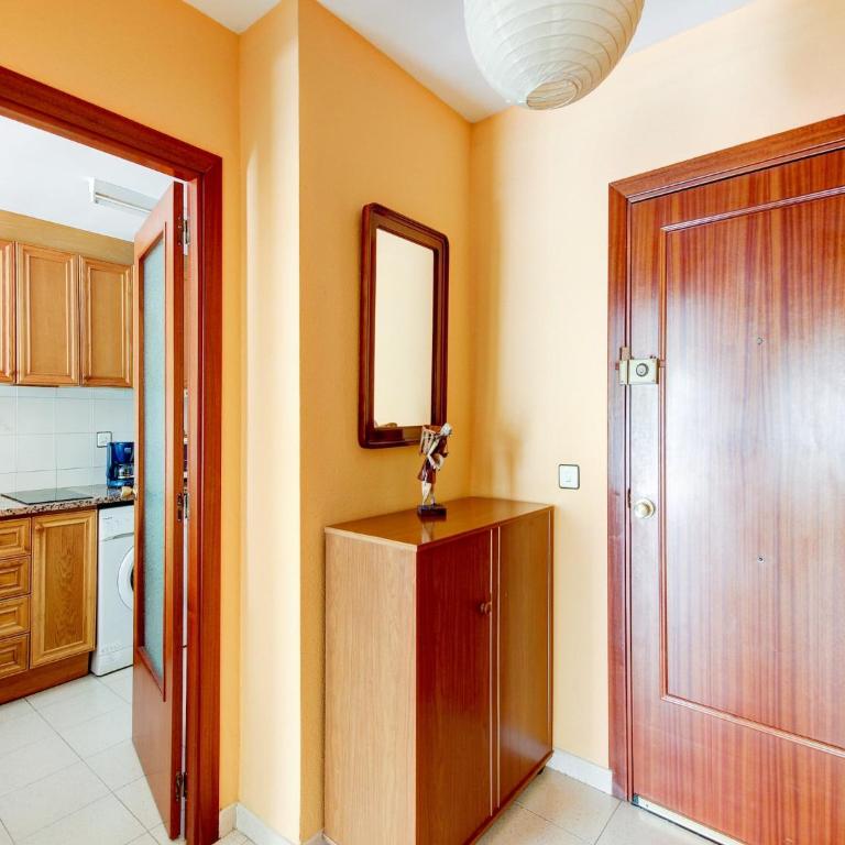 Apartment in Roses near Sandy Beach - One-Bedroom Apartment - 13