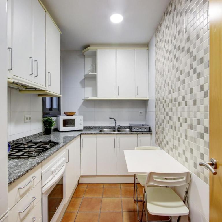 Apartment in Roses by the Beach - Three-Bedroom Apartment - 16