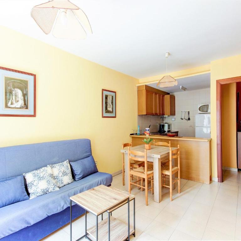 Apartment in Roses near Sandy Beach - One-Bedroom Apartment - 10