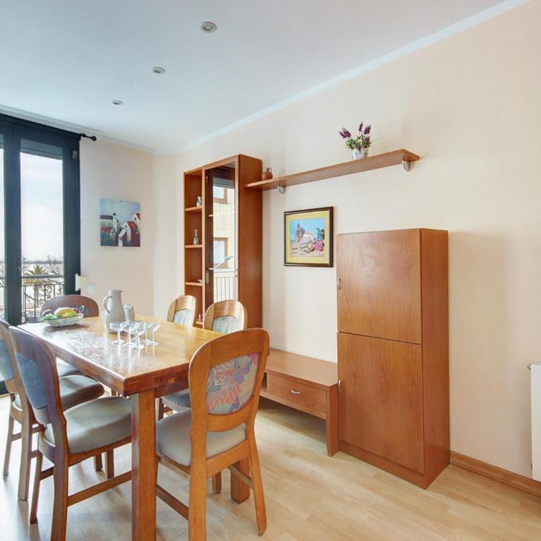 Apartment in Roses by the Beach - Three-Bedroom Apartment - 13
