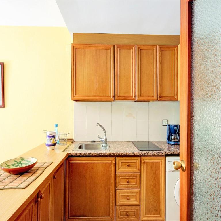 Apartment in Roses near Sandy Beach - One-Bedroom Apartment - 14