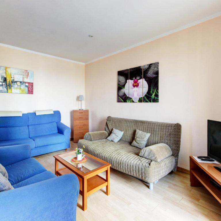 Apartment in Roses by the Beach - Three-Bedroom Apartment - 1