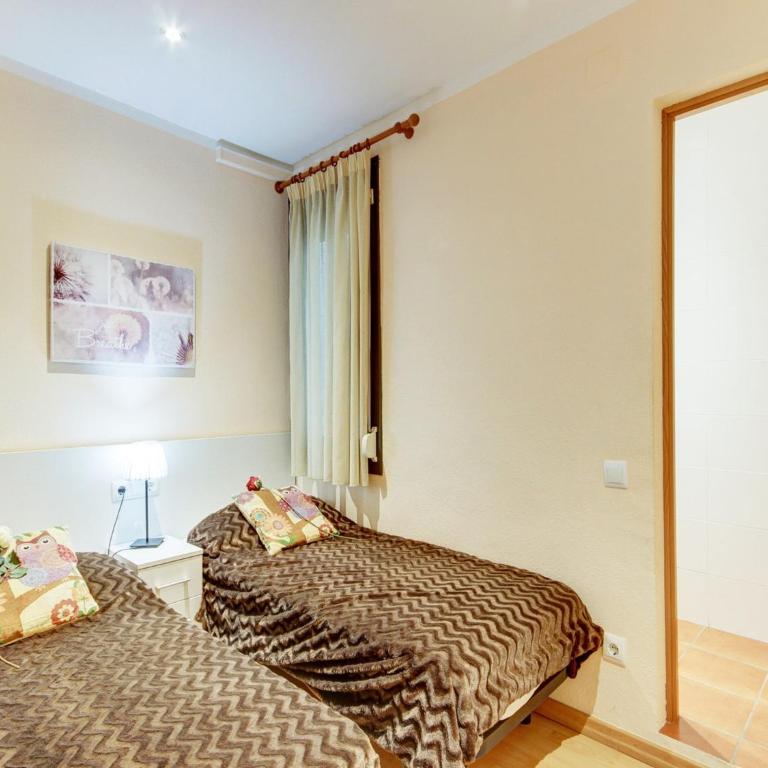 Apartment in Roses by the Beach - Three-Bedroom Apartment - 5