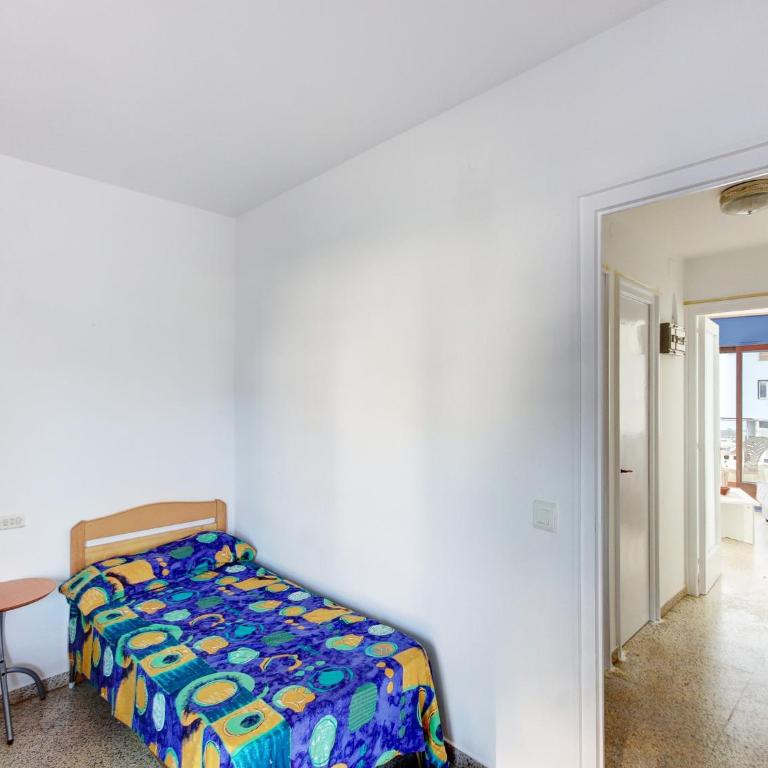 Apartment in Roses on the Beachfront - Two-Bedroom Apartment - 13