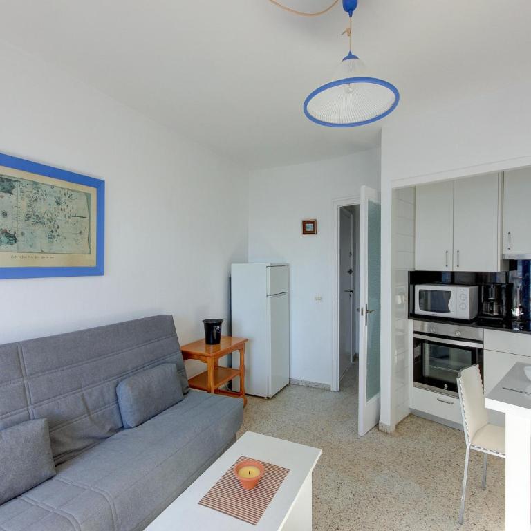 Apartment in Roses on the Beachfront - Two-Bedroom Apartment - 11