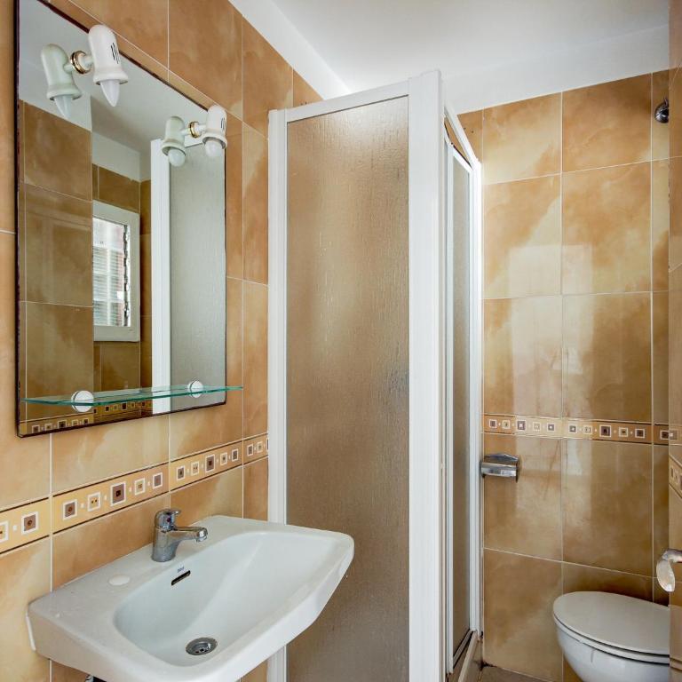 Apartment in Roses on the Beachfront - Two-Bedroom Apartment - 14