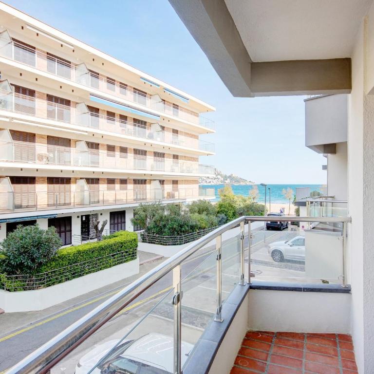 Apartment in Roses on the Beachfront - Two-Bedroom Apartment - 5