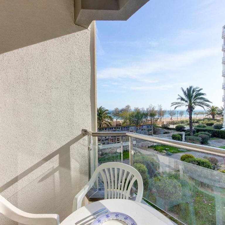 Apartment in Roses on the Beachfront - Two-Bedroom Apartment - 16