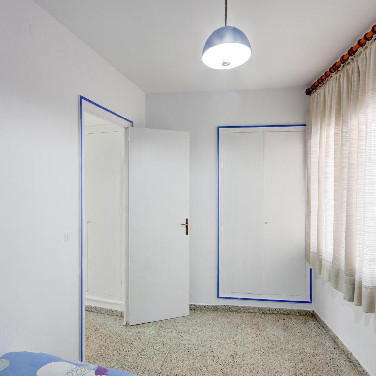 Apartment in Roses with Beachfront View - Two-Bedroom Apartment - 15
