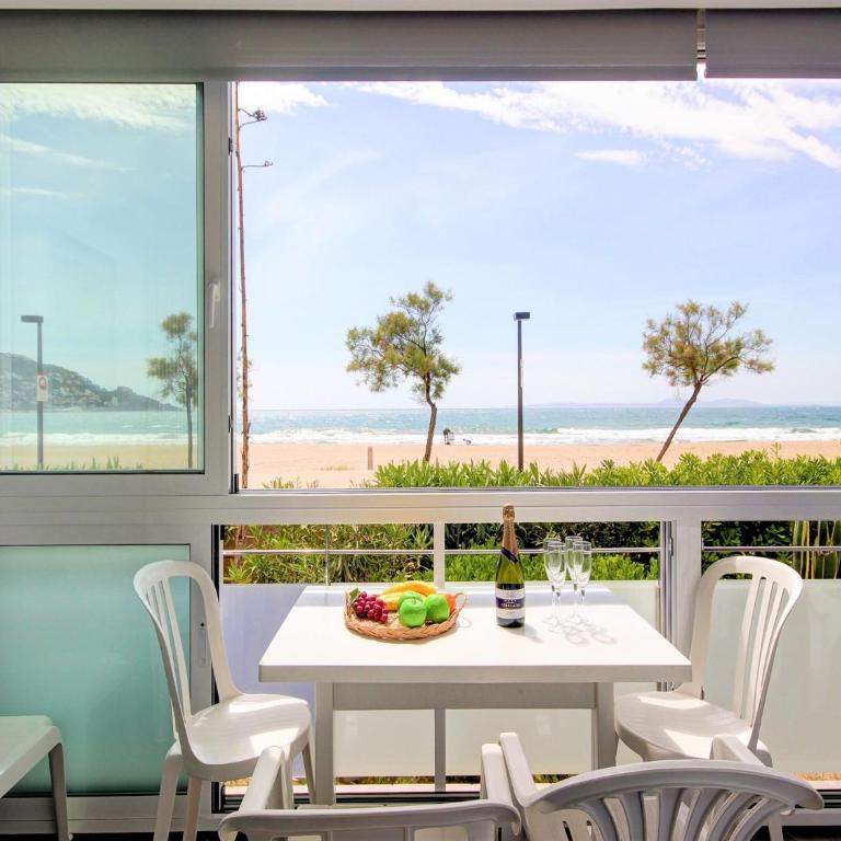 Apartment in Roses by Sta Margarita Beach - Two-Bedroom Apartment - 23
