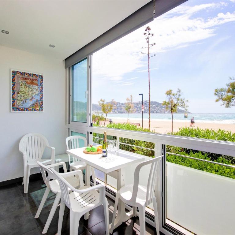 Apartment in Roses by Sta Margarita Beach - Two-Bedroom Apartment - 1