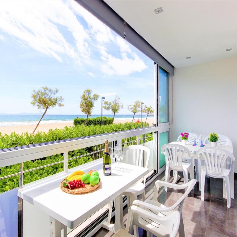 Apartment in Roses by Sta Margarita Beach - Two-Bedroom Apartment - 21