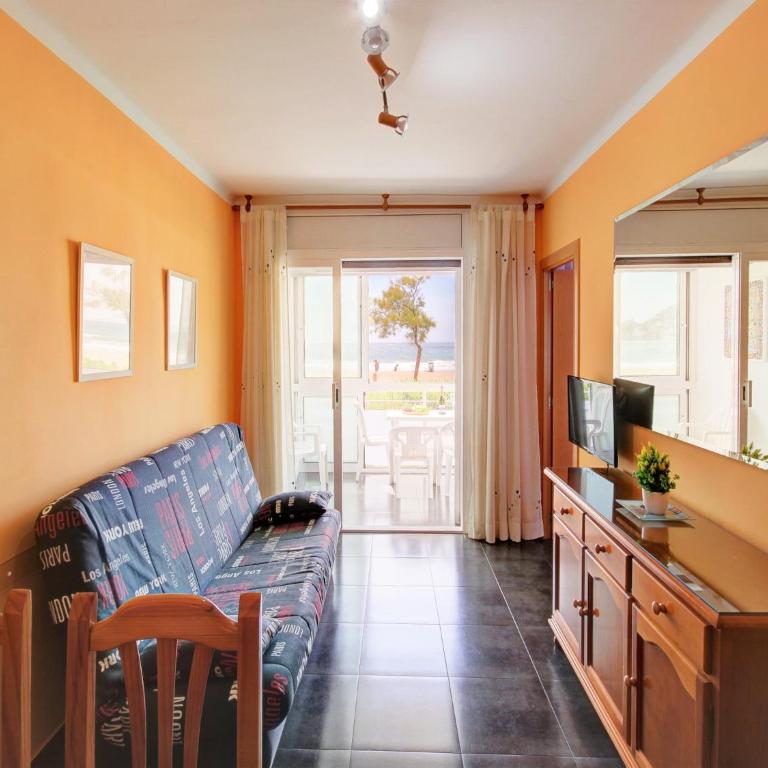 Apartment in Roses by Sta Margarita Beach - Two-Bedroom Apartment - 9