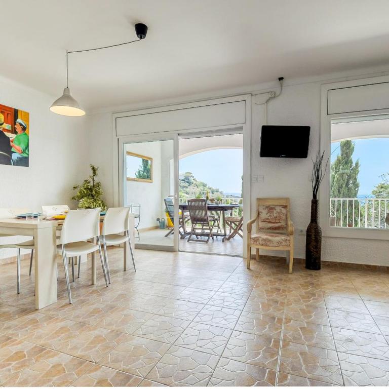 Apartment in Roses near Canyelles Beach - Two-Bedroom Apartment - 14