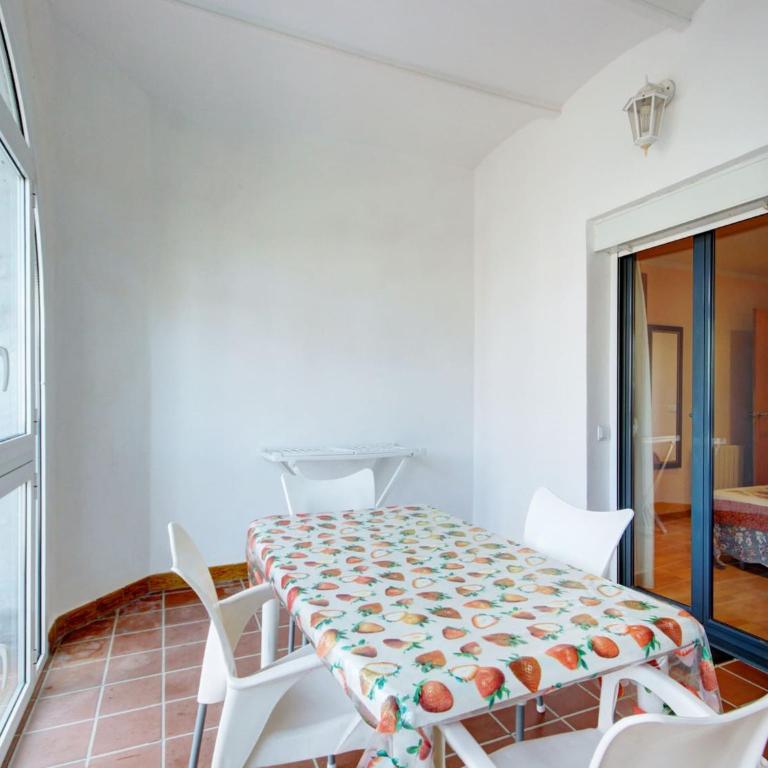 Apartment in Roses with Beachfront View - Three-Bedroom Apartment - 37