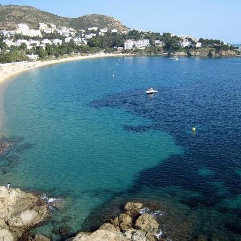 Apartment in Roses with Beachfront View - Three-Bedroom Apartment - 26