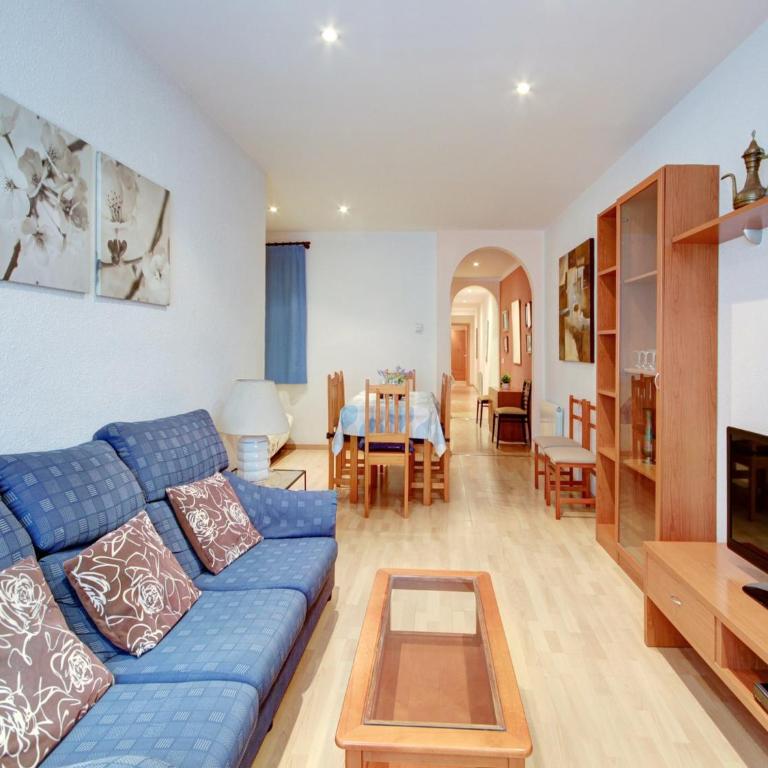 Apartment in Roses with Beachfront View - Three-Bedroom Apartment - 12