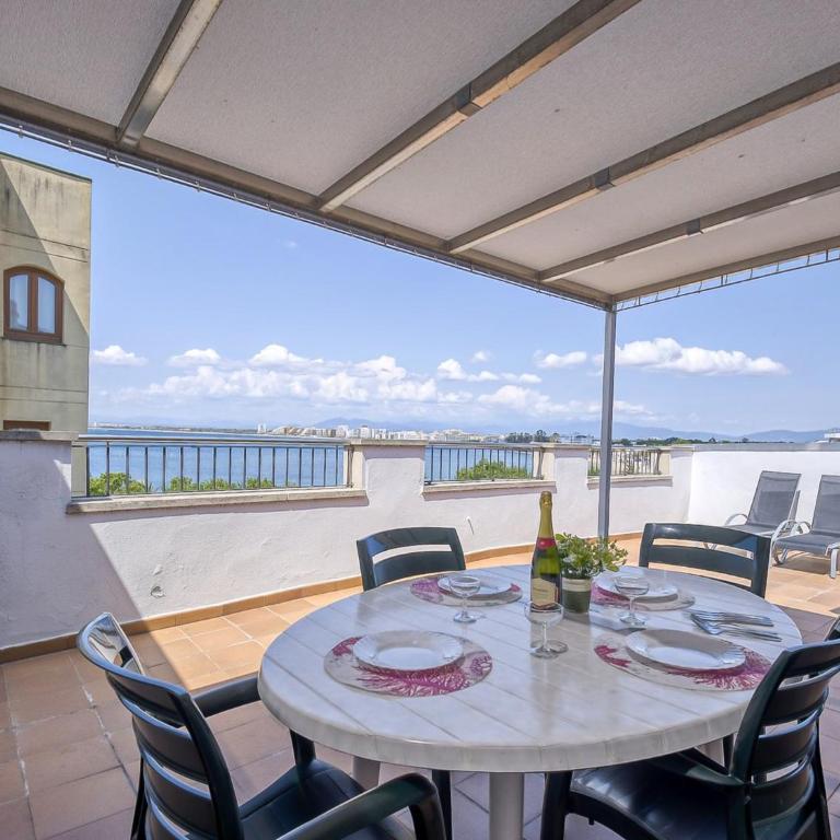 Apartment in Roses with Beachfront Access - Two-Bedroom Apartment - 25