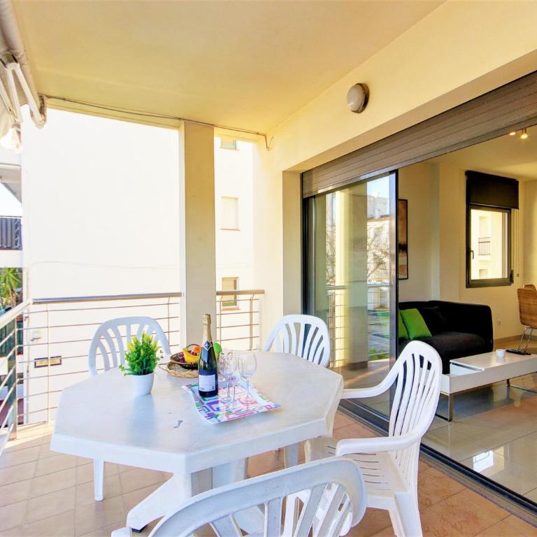 Apartment in Roses with Beachfront Views - Two-Bedroom Apartment - 23