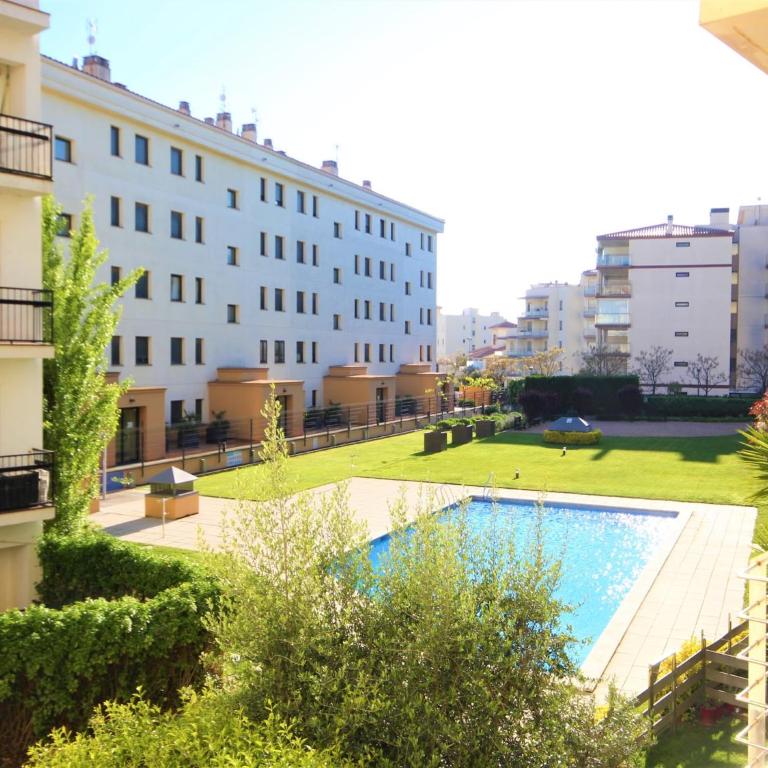 Apartment in Roses with Beachfront Views - Two-Bedroom Apartment - 1