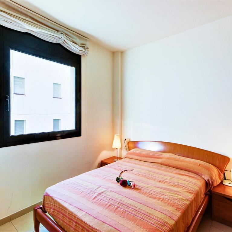 Apartment in Roses with Beachfront Views - Two-Bedroom Apartment - 4