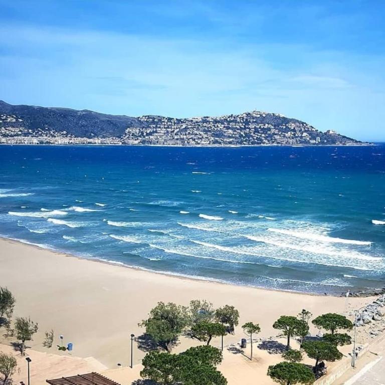 Apartment in Roses with Beachfront Views - Two-Bedroom Apartment - 6