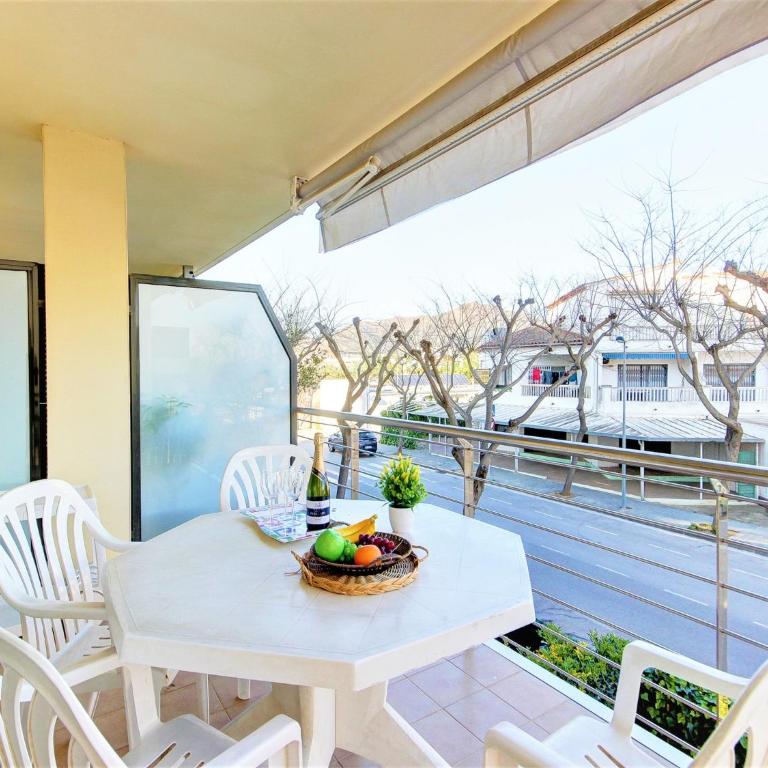 Apartment in Roses with Beachfront Views - Two-Bedroom Apartment - 22