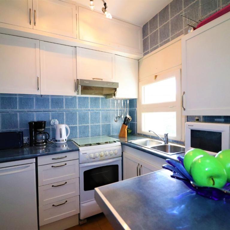 Apartment in Roses near beach - Two-Bedroom Apartment - 9