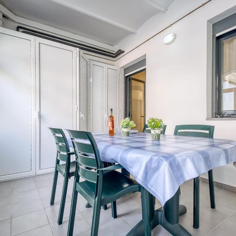 Apartment in Roses by the Beach - Three-Bedroom Apartment - 31