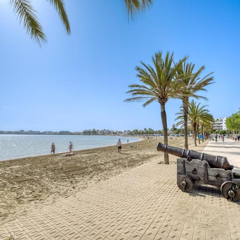 Apartment in Roses by the Beach - Three-Bedroom Apartment - 39