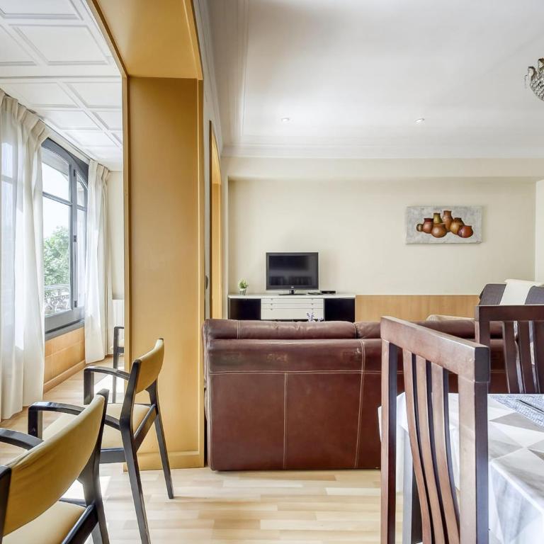 Apartment in Roses by the Beach - Three-Bedroom Apartment - 10