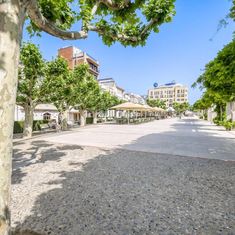 Apartment in Roses by the Beach - Three-Bedroom Apartment - 38