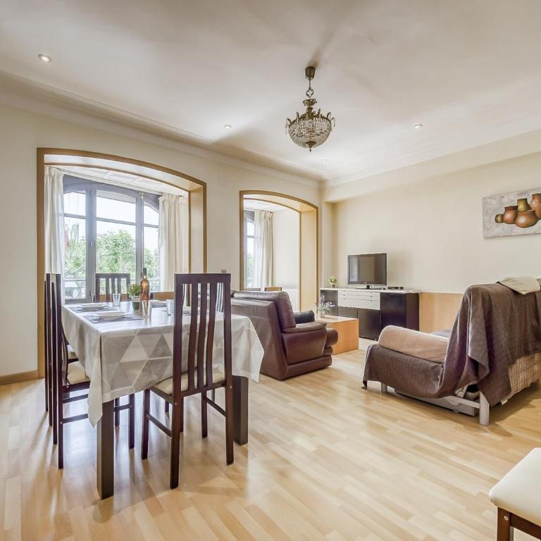 Apartment in Roses by the Beach - Three-Bedroom Apartment - 3