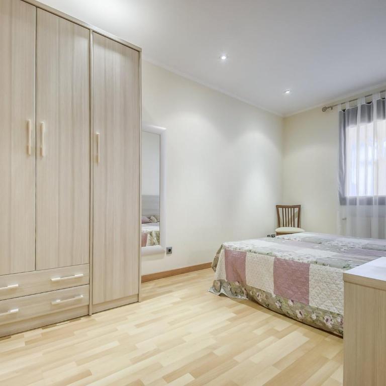 Apartment in Roses by the Beach - Three-Bedroom Apartment - 24