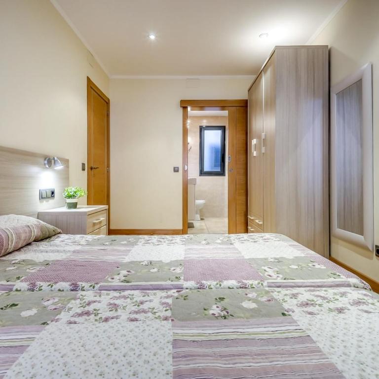 Apartment in Roses by the Beach - Three-Bedroom Apartment - 23