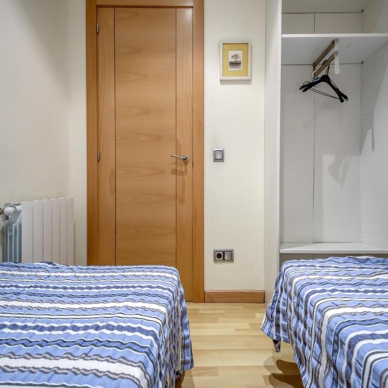 Apartment in Roses by the Beach - Three-Bedroom Apartment - 17