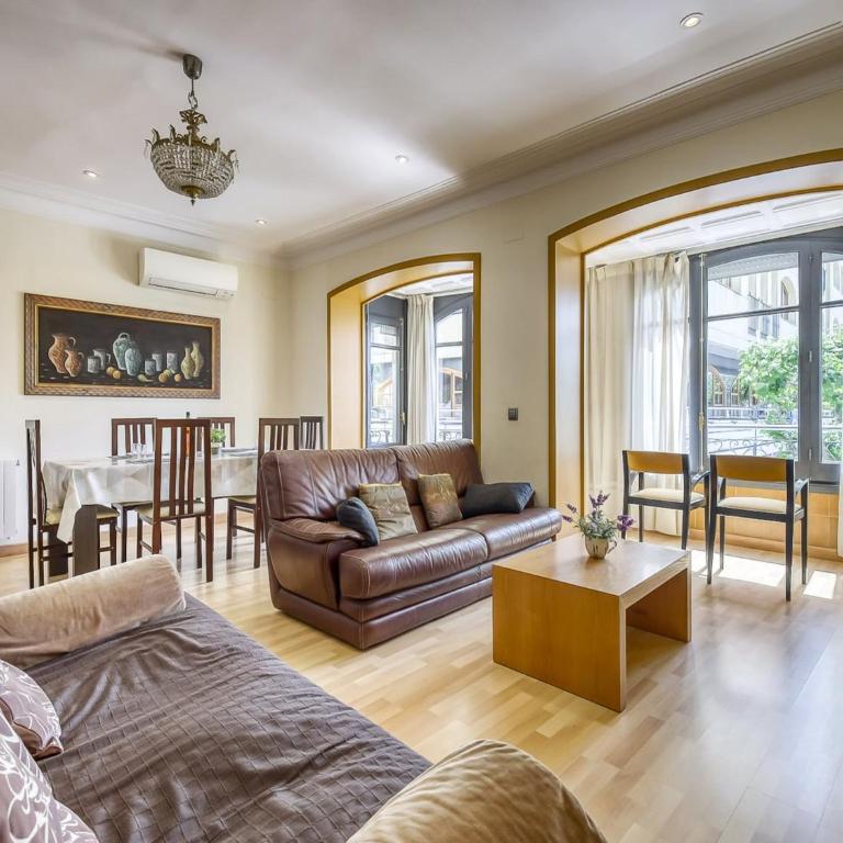 Apartment in Roses by the Beach - Three-Bedroom Apartment - 1