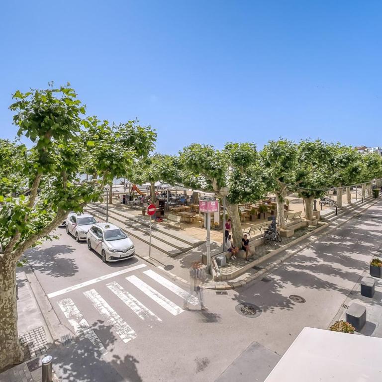 Apartment in Roses by the Beach - Three-Bedroom Apartment - 5