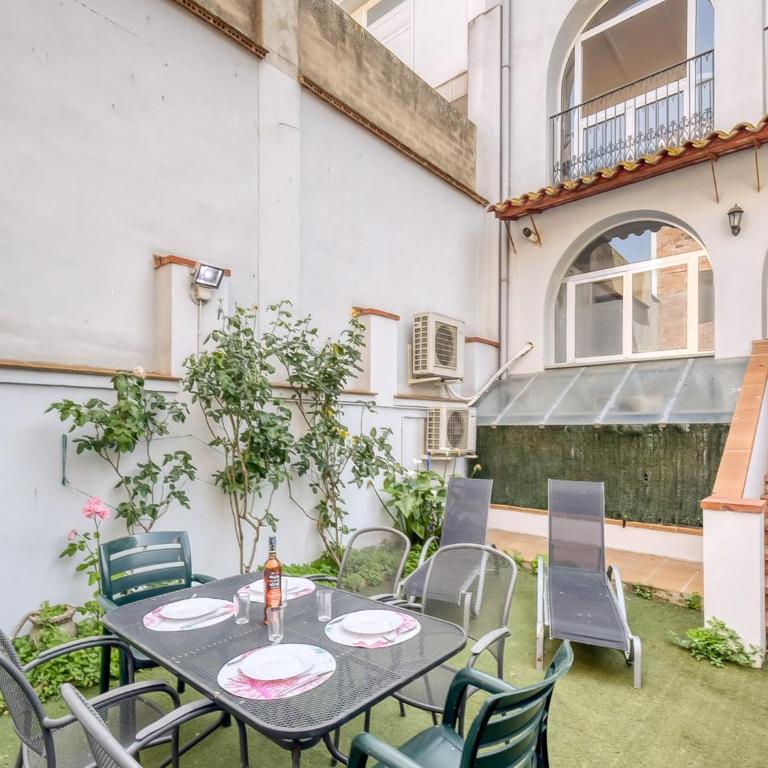 Apartment in Roses by the Beach - Three-Bedroom Apartment - 2