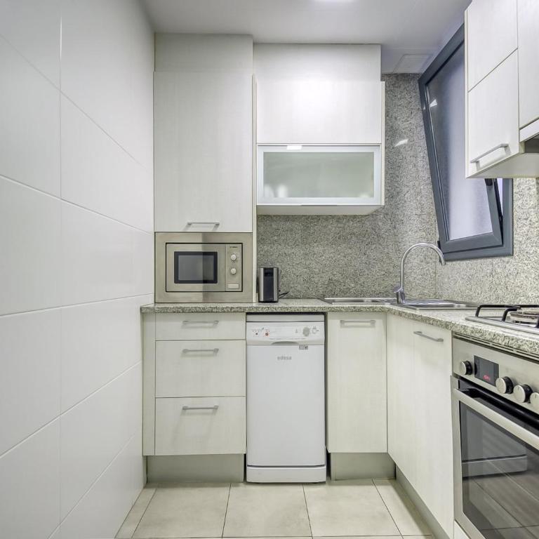 Apartment in Roses by the Beach - Three-Bedroom Apartment - 12