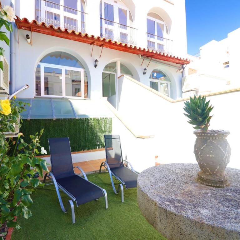 Apartment in Roses by the Beach - Three-Bedroom Apartment - 6