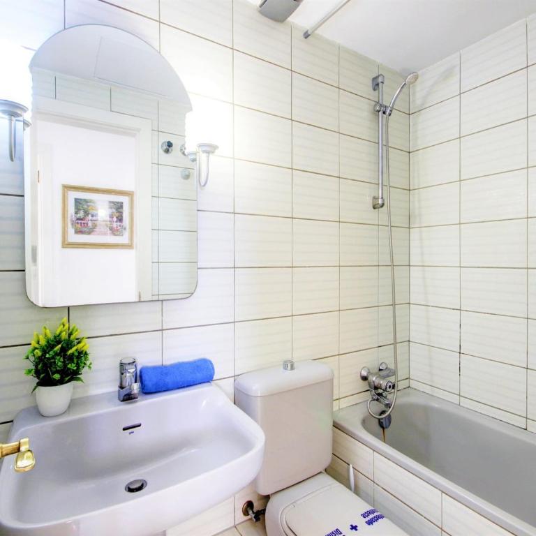 Apartment in Roses near Sand Beach - Two-Bedroom Apartment - 25