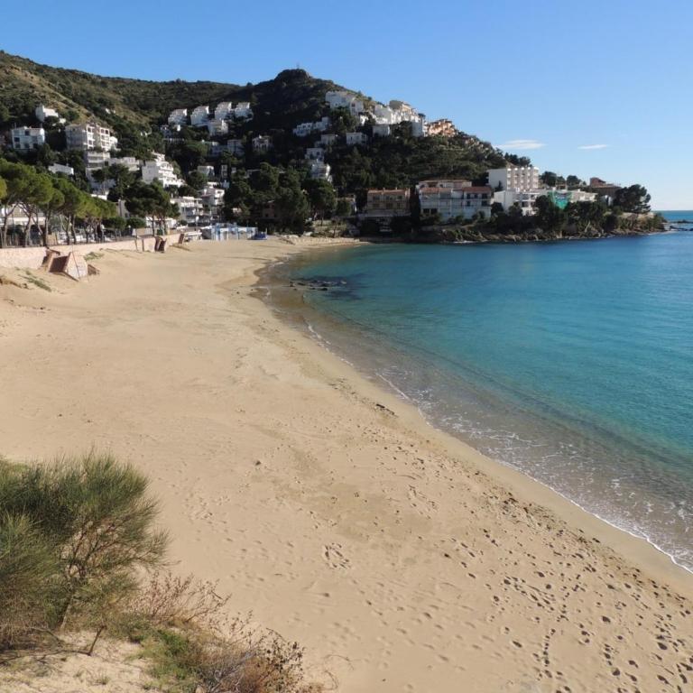 Apartment in Roses near Sand Beach - Two-Bedroom Apartment - 39