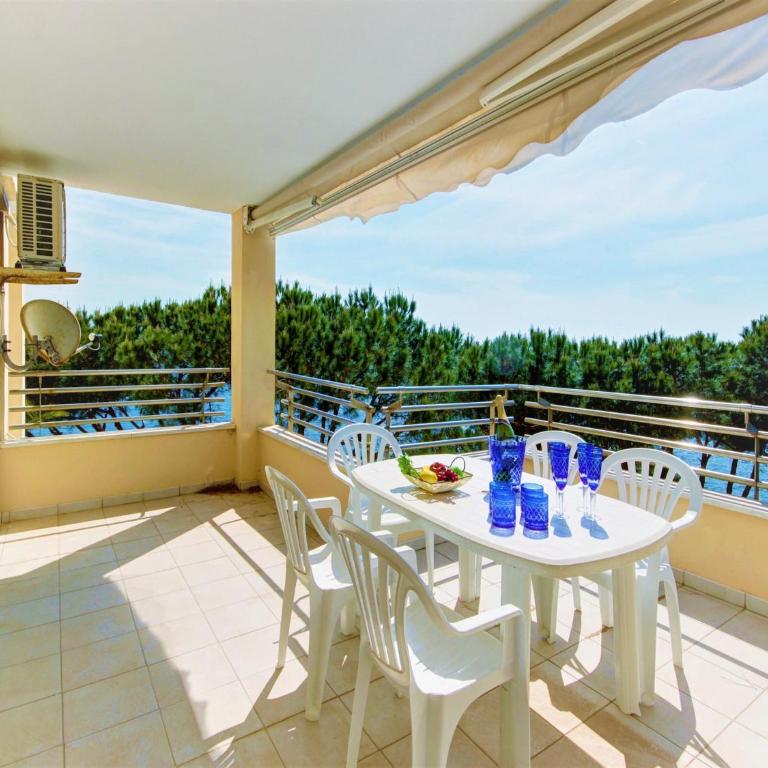 Apartment in Roses near Sand Beach - Two-Bedroom Apartment - 28