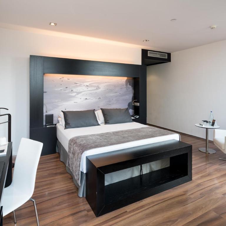 Catalonia Catedral - Deluxe Double Room with Terrace and Private Pool - 1