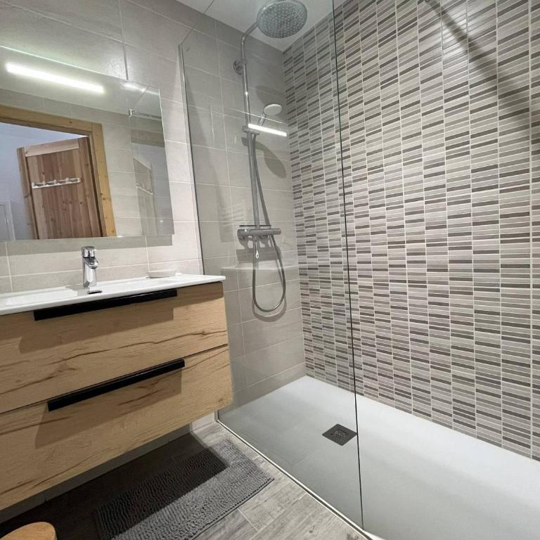 Confort moderne avec mezzanine près du téléphérique - FR-1-464-247 - Appartement - 6