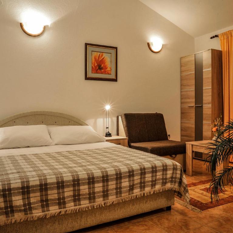 Huter Apartments - Comfort One-Bedroom Apartment with Balcony - 3