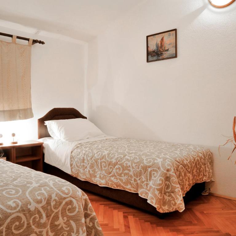 Huter Apartments - One-Bedroom Apartment with Balcony - 1