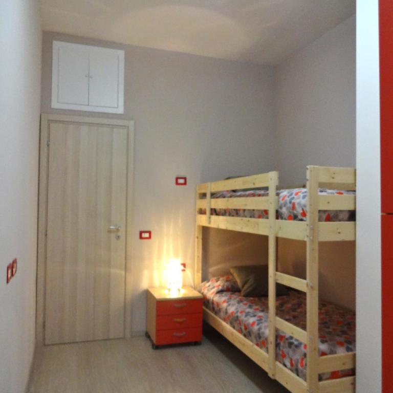 Romulea Guest House - Camera Doppia con Letti Singoli e Bagno in Comune - 3